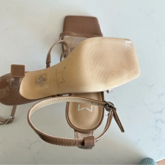 Marc Fisher Dalida Leather Buckle Strappy Sandals Size: 7.5 - Picture 7 of 7